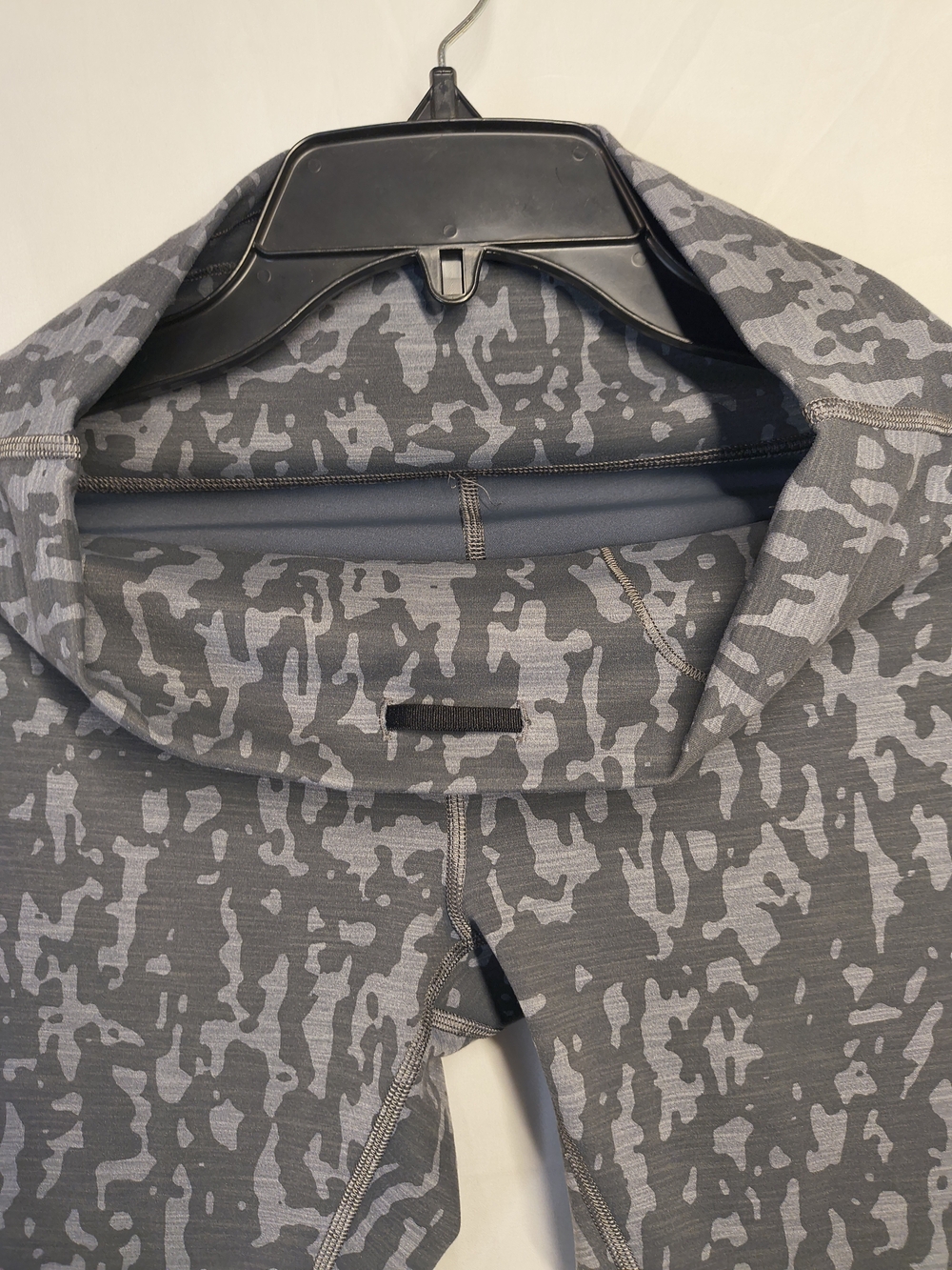lululemon Wunder Train High-Rise Tights in a heathered gray camo print - Picture 3 of 5
